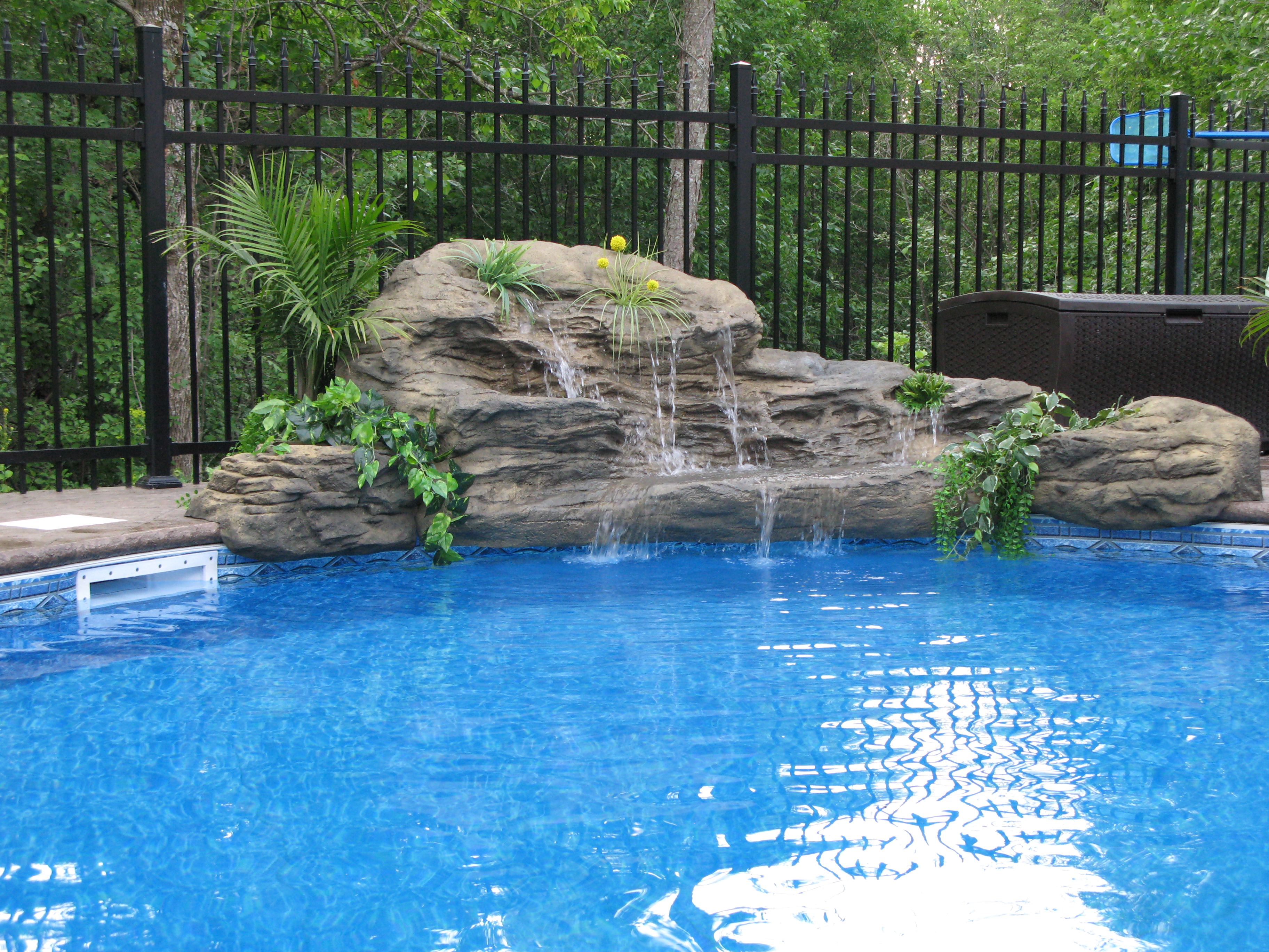 The Cascades / Pool waterfall